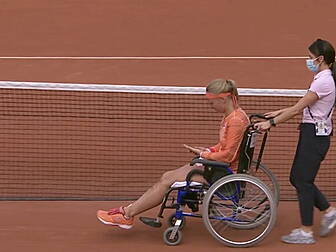 WATCH: Bertens leaves court in...